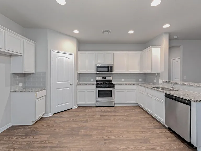 437 Otto Ave — Photo 8
