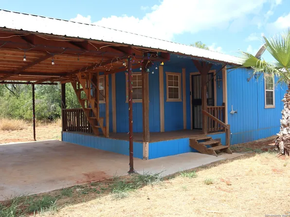 389 County Road 3415, Dilley, TX 78017