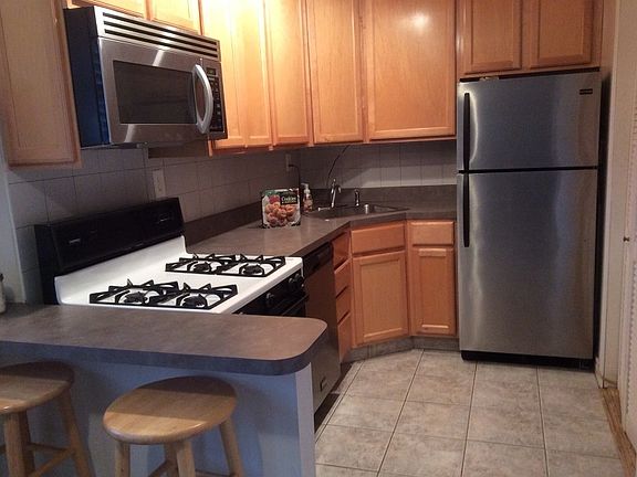 4th image of 253 Elmwood Ave