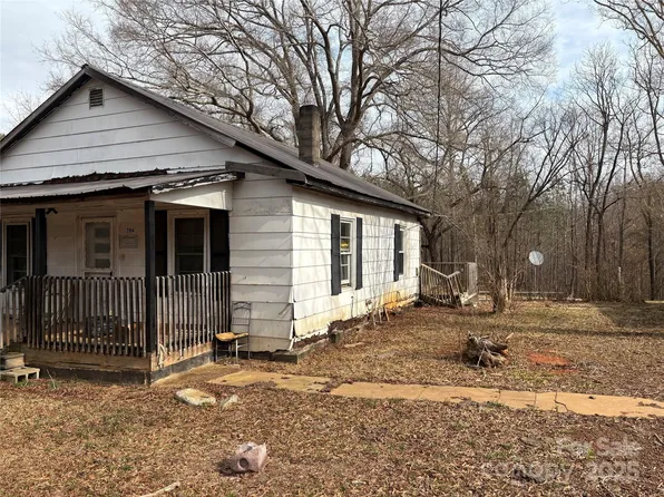 206 Barnyard Ln, Statesville, NC 28625