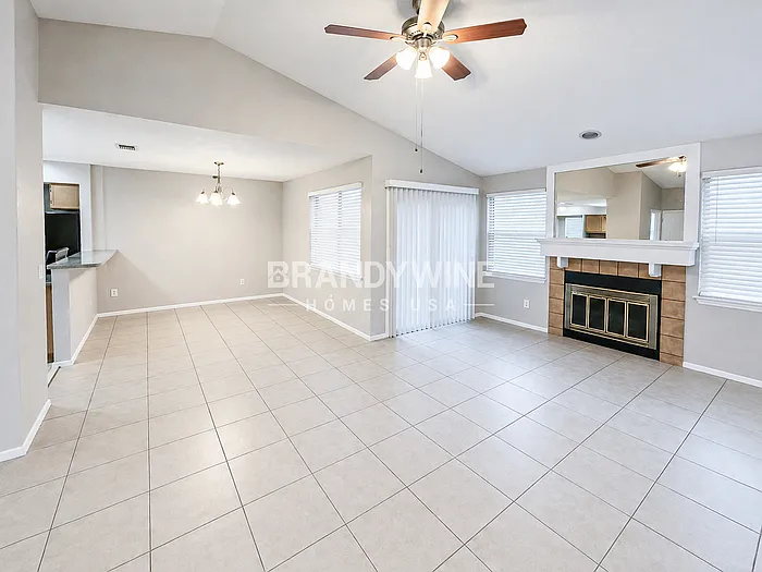 3 bed, 2.0 bath, 1591 sqft, $1,960 — Photo 4