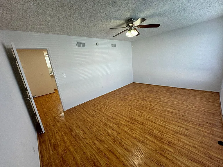 6736 Cleon Ave — Photo 52