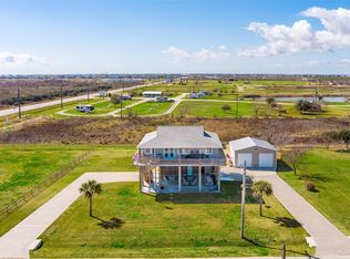 1009 N Monkhouse Dr, Crystal Beach, TX 77650