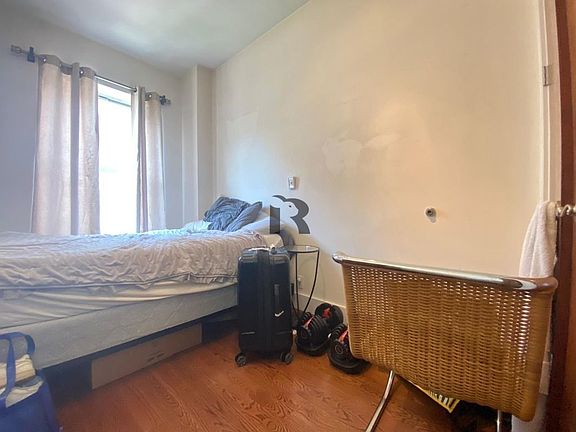 4th image of 666 Franklin Ave #3B
