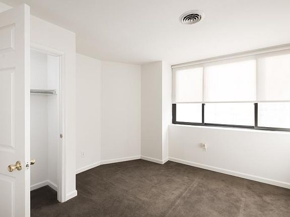 5th image of 1222 Sansom St #2X