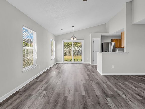 5th image of 4809 Brookside Ln.