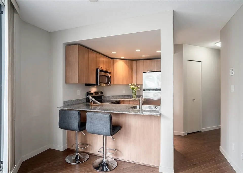 1212 Howe St #404