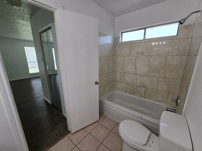 2509 Hollydale Dr — Photo 7