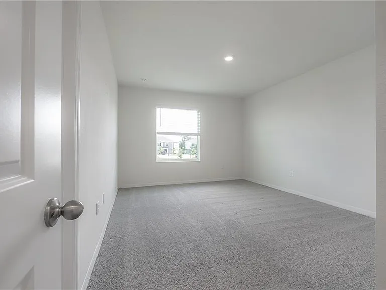 16701 Maude Dr — Photo 31