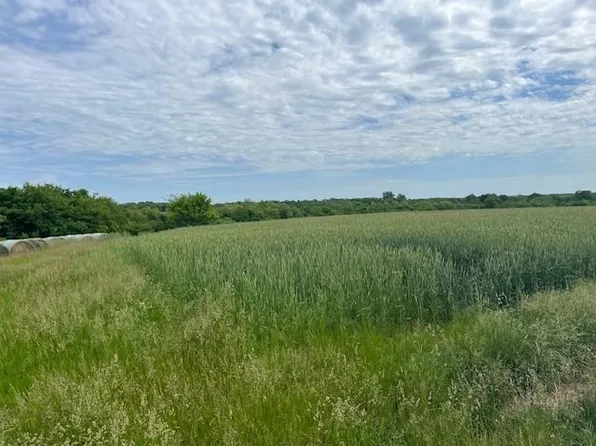 5 Crescent Hill Rd, Paola, KS 66071