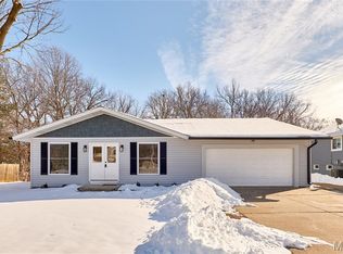 17 Christine Dr, Saint Peters, MO 63376