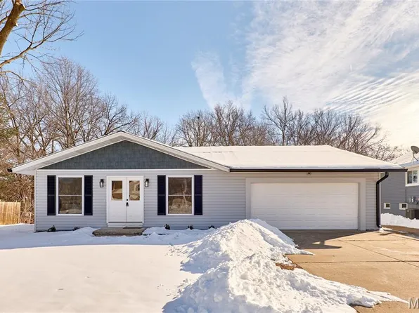17 Christine Dr, Saint Peters, MO 63376