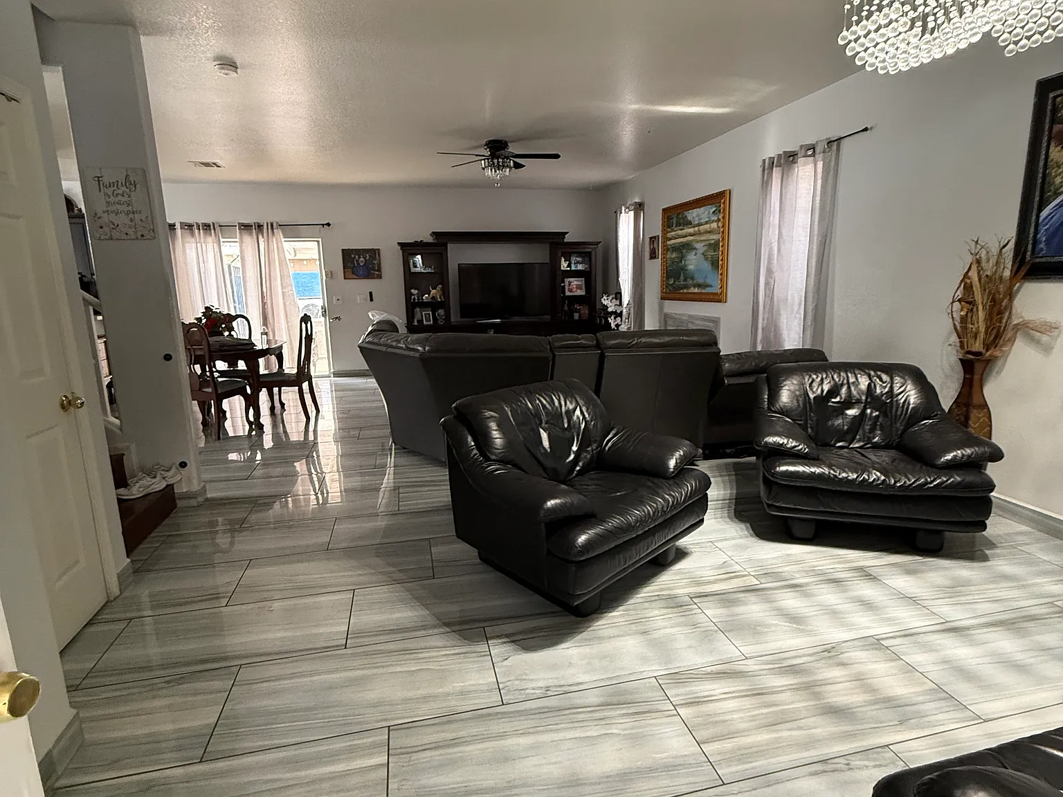 4 bed, 2.5 bath, 2075 sqft, $2,400 — Photo 1