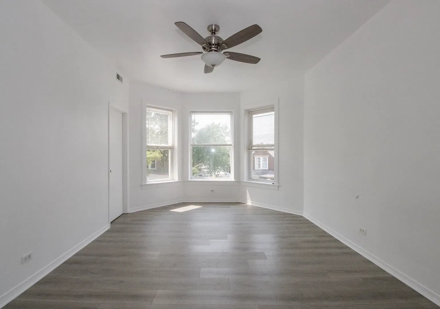 2 bed, 950 sqft, $1,325 — Photo 2