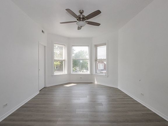 2nd image of 4702 W Fulton St #2