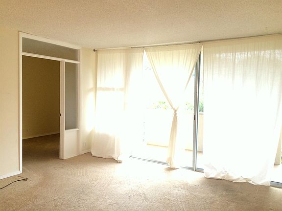 2nd image of 2510 Torrey Pines Rd