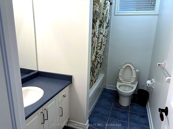 5th image of 33 Green Meadows Cir