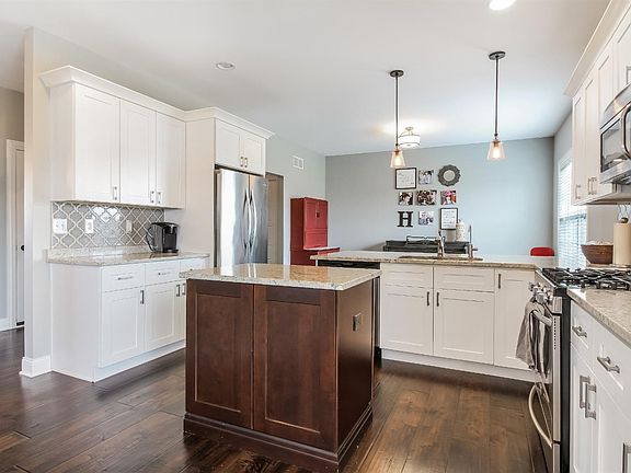 3rd image of 9221 Hibiscus Dr