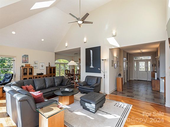 5th image of 1418 Woodsong Dr