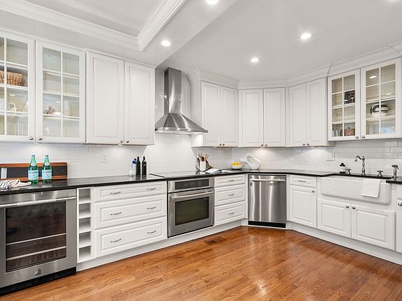 5th image of 226 Marlborough St APT 5
