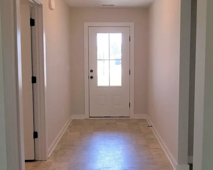 220 Elm Way — Photo 2