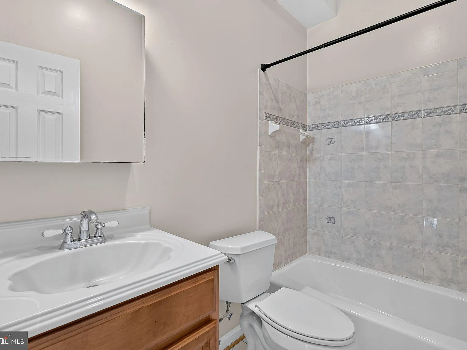 2 bed, 2.5 bath, 2480 sqft, $3,750 — Photo 4