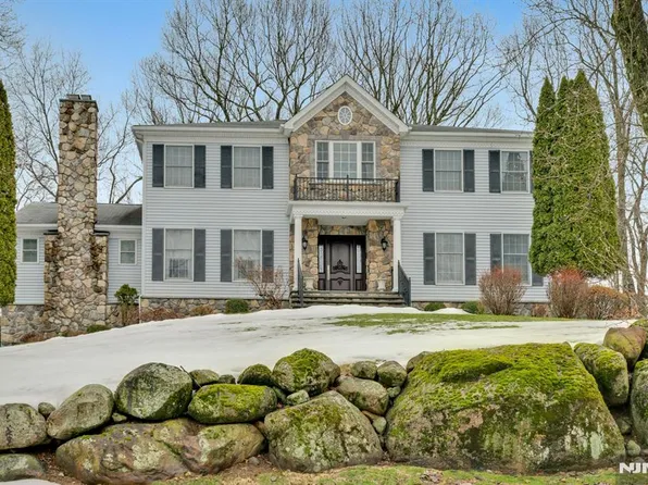 35 Malcolm Pl, Mahwah, NJ 07430