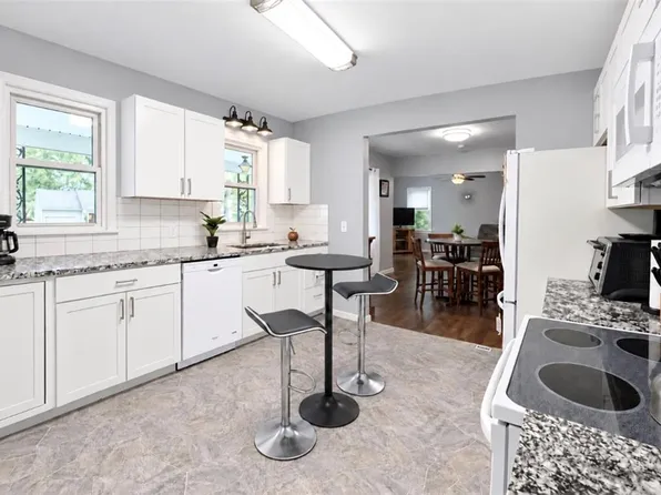 216 Moss Ave, Liberty, MO 64068