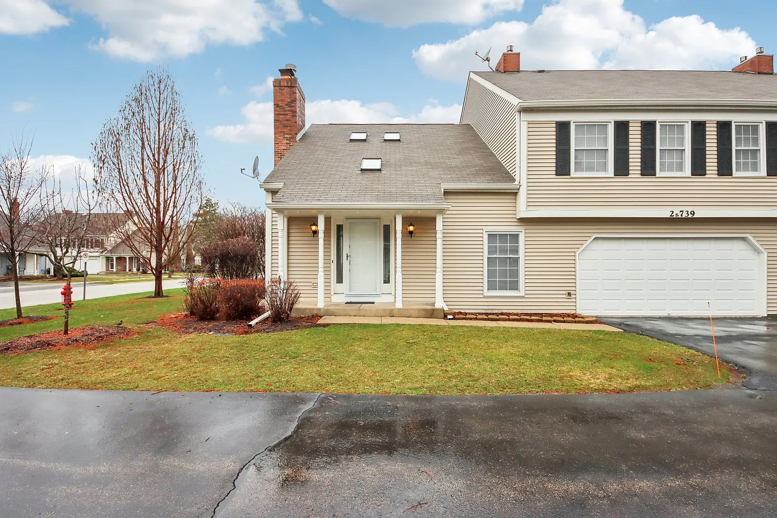 2S739 Grove Ln photo 1