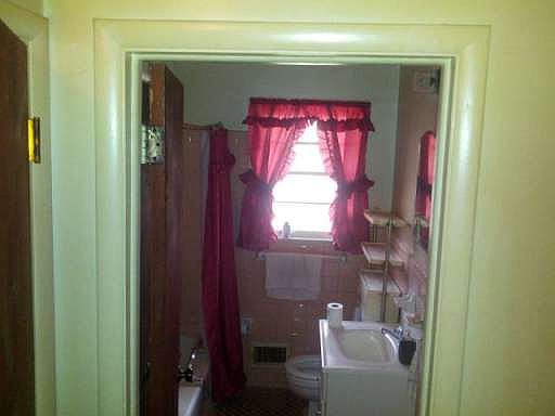4th image of 680 Oak Hill Cir