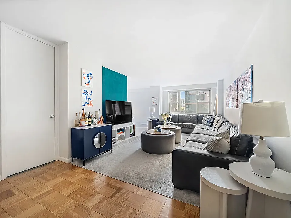 300 E 40th St #3J