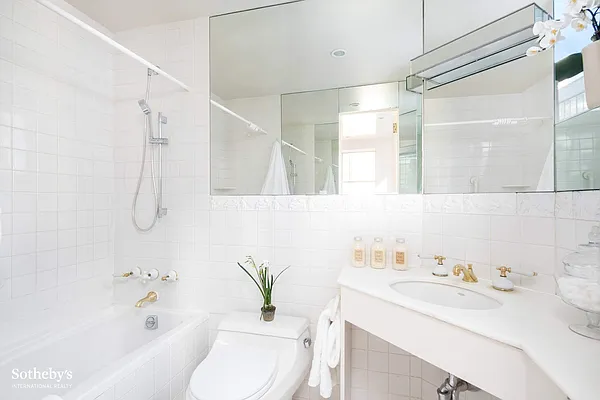 Sold by Sotheby's International Realty | media 10