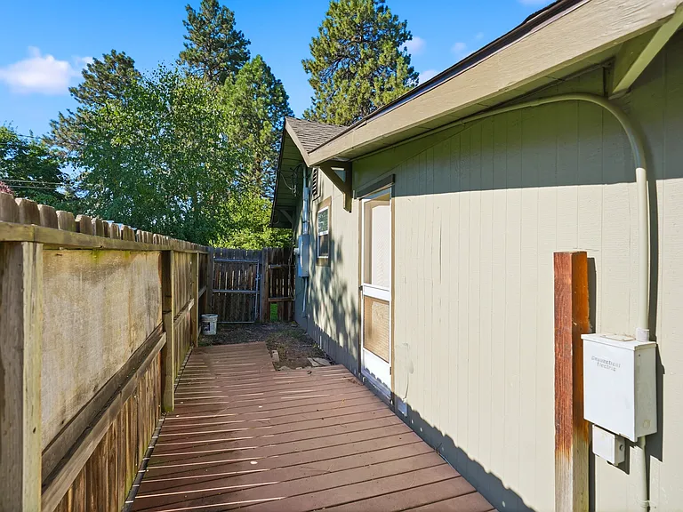 510 NE Quimby Ave #1 — Photo 20