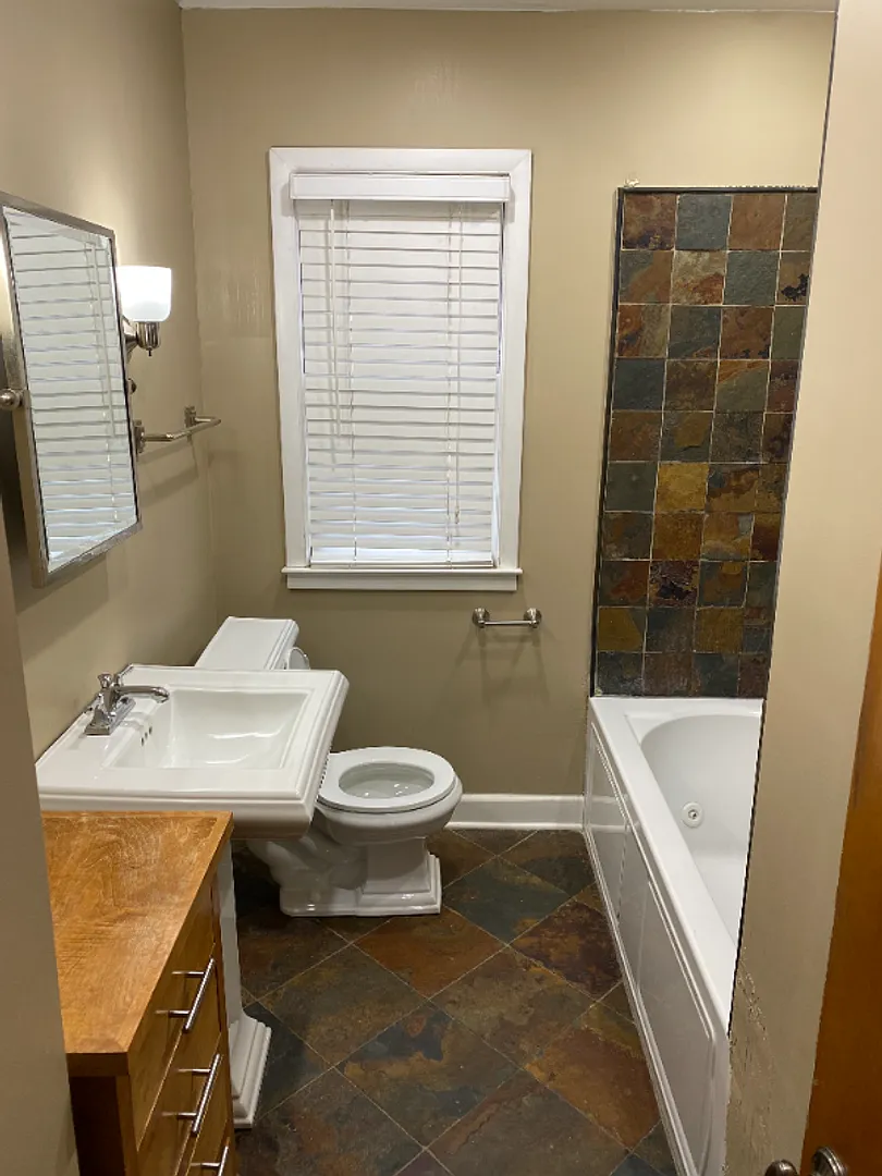 Spacious 3-Bedroom Wauwatosa Home with 2 Baths, In-Home Laundry & Pet-Friendly Living $2,575/Mont... — Photo 4