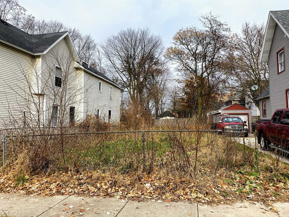 2nd image of 217 Powell St SE
