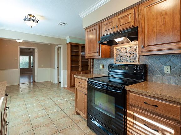 5th image of 131 Vanderbilt Ln