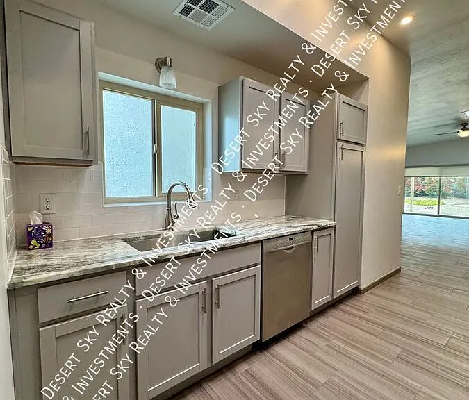 3043 Hillrise Dr — Photo 10