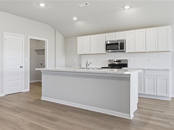 2nd image of 505 SE Carson Dr