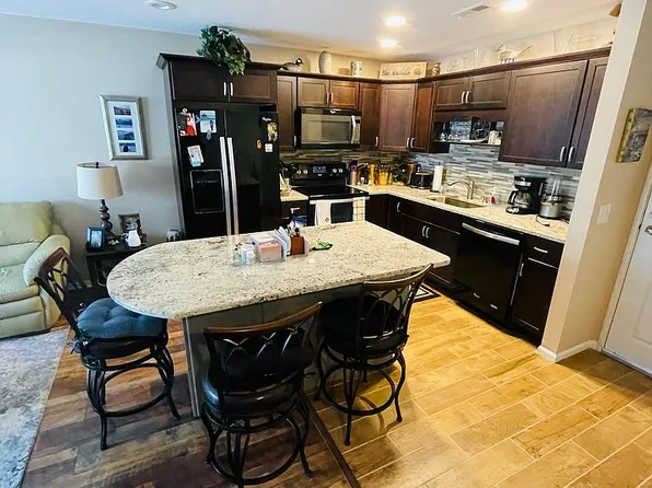 1127 S Lake Dr Unit 215, Novi, MI 48377