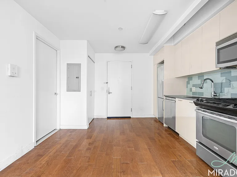 80 Dekalb Ave #18H — Photo 3