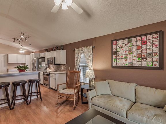 5th image of 12807 Bentwater Dr