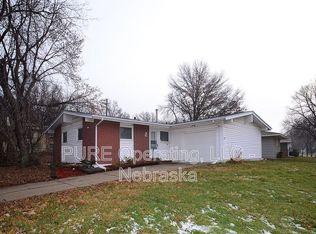 8624 Templeton Dr, Omaha, NE 68134
