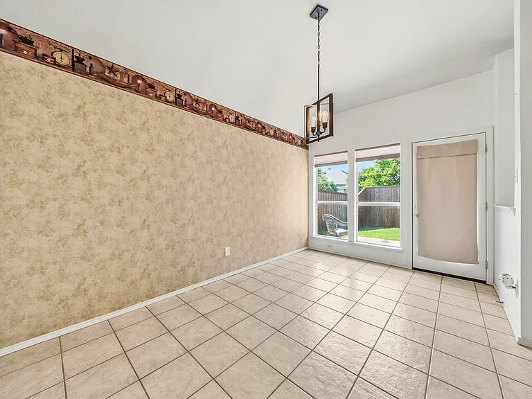 3011 Downhill Ln — Photo 10