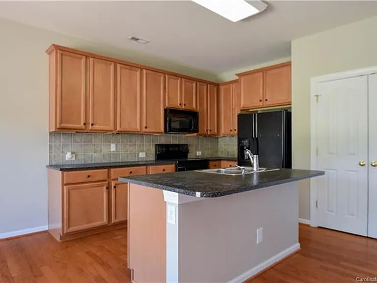 16022 Prescott Hill Ave — Photo 6