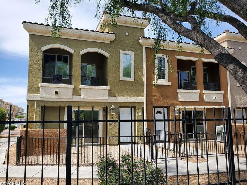 Front of home with yard