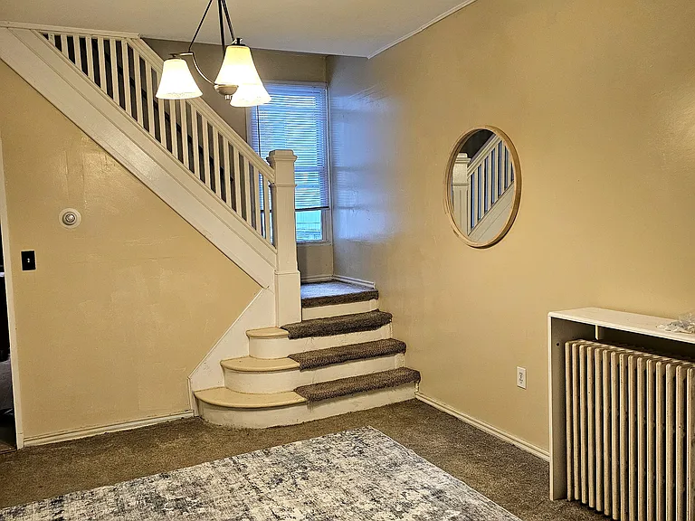 1253 W Arch St — Photo 5