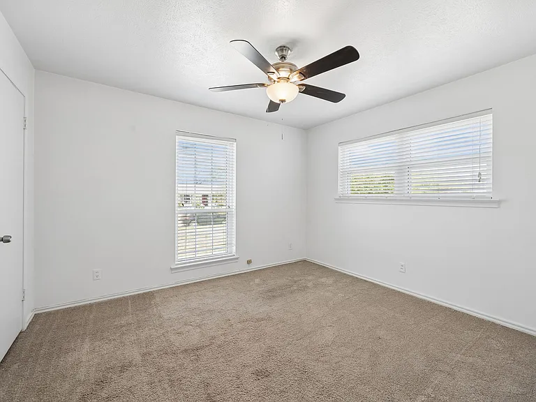 527 Twilight Trl — Photo 19