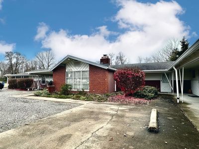 8290 Old Highway 50, Flora, IL, 62839