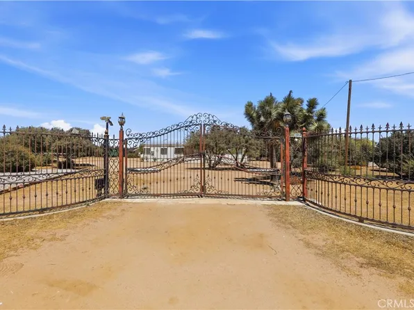 11124 Medlow Ave, Oak Hills, CA 92344