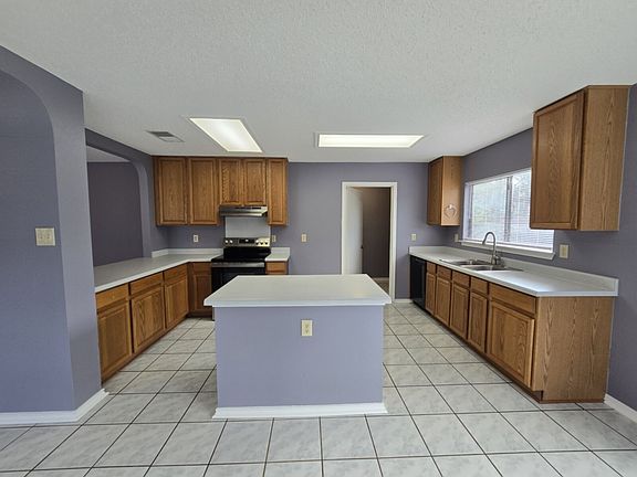 4th image of 1012 Sycamore Cv